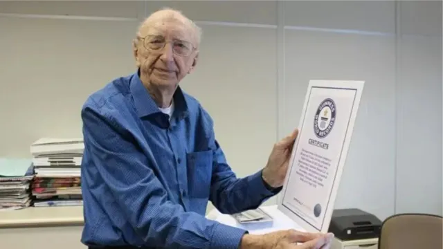 Imagem ilustrativa da notícia Morre homem que trabalhou por 86 anos na mesma empresa