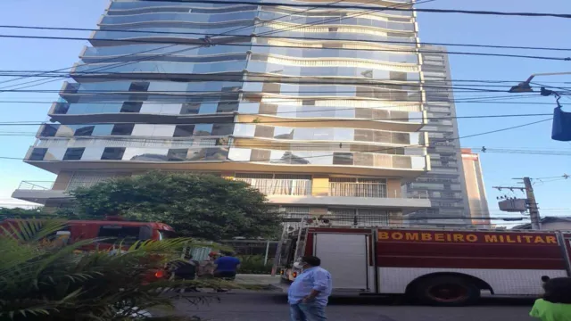 Imagem ilustrativa da notícia Vídeo: princípio de incêndio assusta moradores em condomínio 