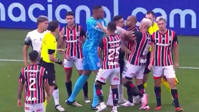 Imagem ilustrativa da notícia Carlos Miguel garante empate entre Corinthians e São Paulo