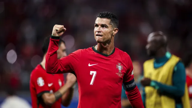 Imagem ilustrativa da notícia Cristiano Ronaldo vive Eurocopa com recordes e ataque de fãs