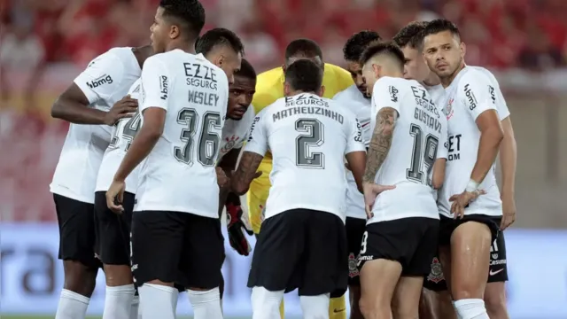 Imagem ilustrativa da notícia Em crise, Corinthians enfrenta Atlético-GO em duelo decisivo