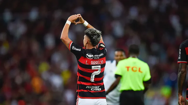 Imagem ilustrativa da notícia Com Neymar na torcida, Fla vence o Grêmio e volta ser líder