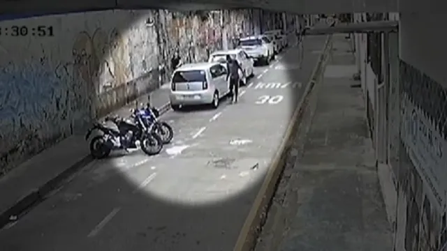 Imagem ilustrativa da notícia Vídeo: flanelinha é preso por riscar veículo várias vezes