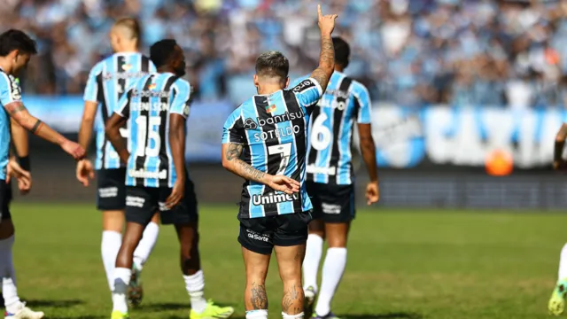 Imagem ilustrativa da notícia Grêmio vence Vitória e pode deixar Z4 do Brasileirão