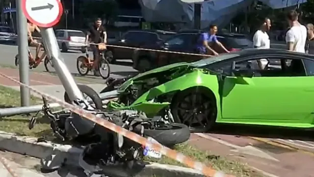 Imagem ilustrativa da notícia Motorista de Lamborghini atropela assaltante que o roubou