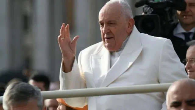 Imagem ilustrativa da notícia Papa Francisco se desculpa por criticar "viadagem" de padres