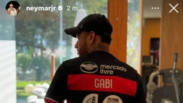 Imagem ilustrativa da notícia Postagem de Neymar com camisa do Flamengo agita torcida