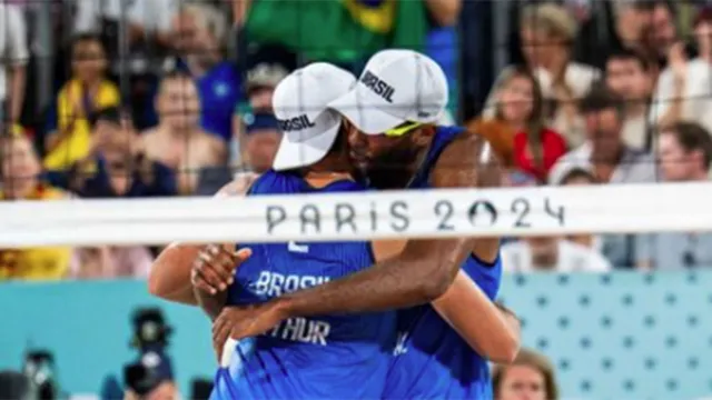 Imagem ilustrativa da notícia Vôlei de praia: Evandro e Arthur vencem e garantem vaga nas oitavas