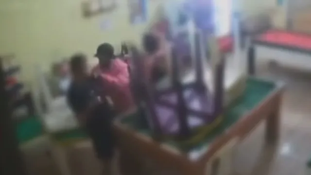 Imagem ilustrativa da notícia Vídeo: armado invade bar em Santarém e anuncia assalto