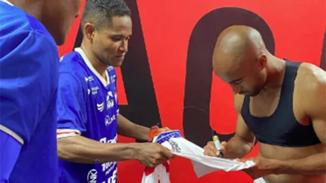 Imagem ilustrativa da notícia Jogadores do Águia ganham camisas do São Paulo
