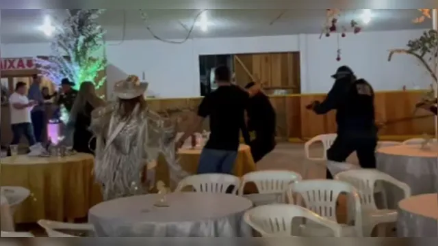 Imagem ilustrativa da notícia Homem inicia troca tiros com PM em concurso de miss no Pará
