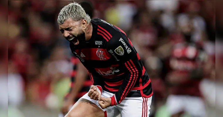 Imagem ilustrativa da notícia Gabigol responde convite de Cuca para jogar no Athletico-PR