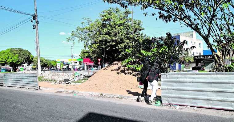 Imagem ilustrativa da notícia População reclama de obras paradas em Ananindeua