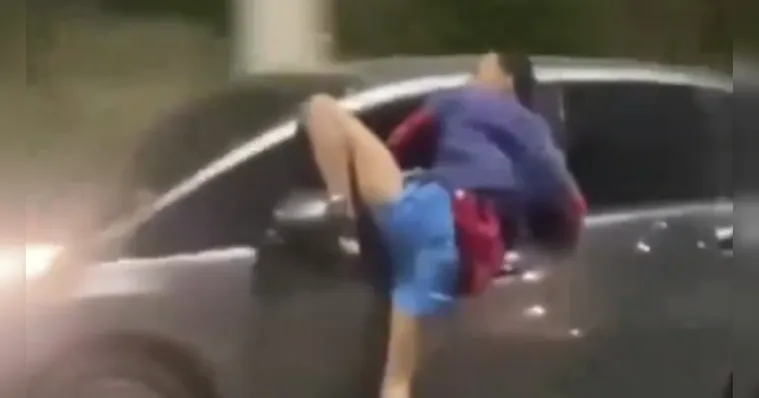 Imagem ilustrativa da notícia Vídeo: ladrão se dá mal e acaba em cena digna de filme