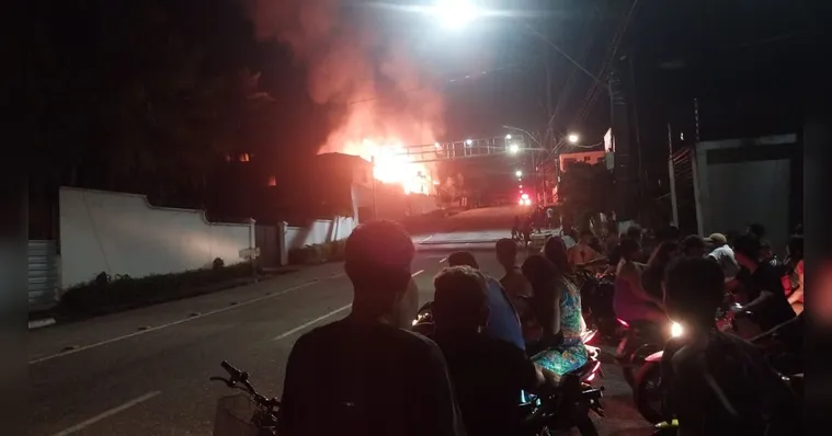 Imagem ilustrativa da notícia Explosão de gás pode ser causa de incêndio em Salinas