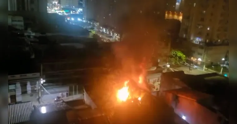 Imagem ilustrativa da notícia Incêndio atinge casarão antigo em Belém