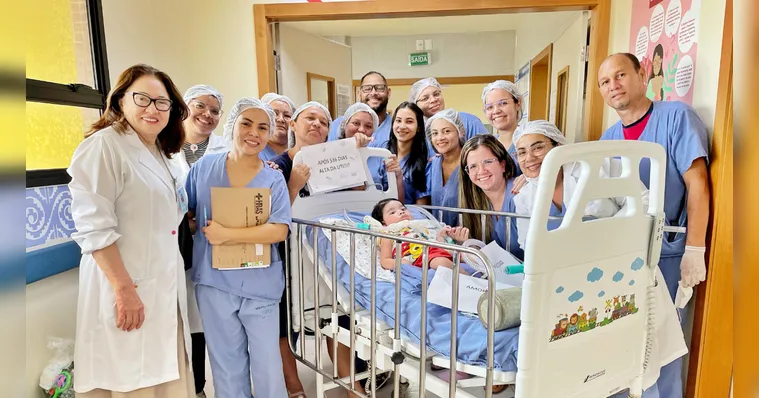 Imagem ilustrativa da notícia Hospital comemora alta de bebê que ficou 516 dias na UTI