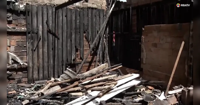 Imagem ilustrativa da notícia Briga de vizinhos deixa quatro casas incendiadas no Barreiro