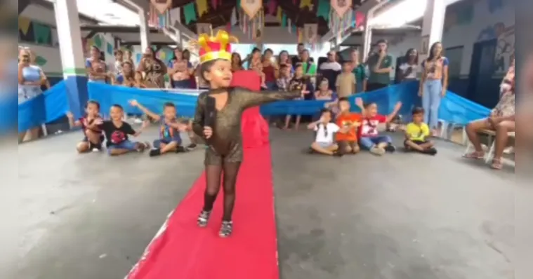 Imagem ilustrativa da notícia Crianças homenageiam Vivi Batidão em escola de Santa Izabel