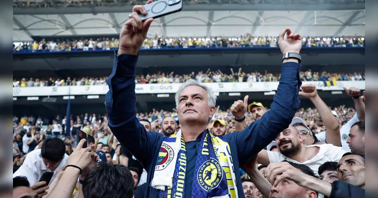 Imagem ilustrativa da notícia José Mourinho é anunciado como novo treinador do Fenerbahçe