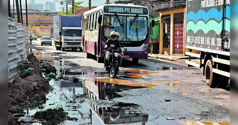 Imagem ilustrativa da notícia Buracos comprometem a circulação de pessoas em Belém