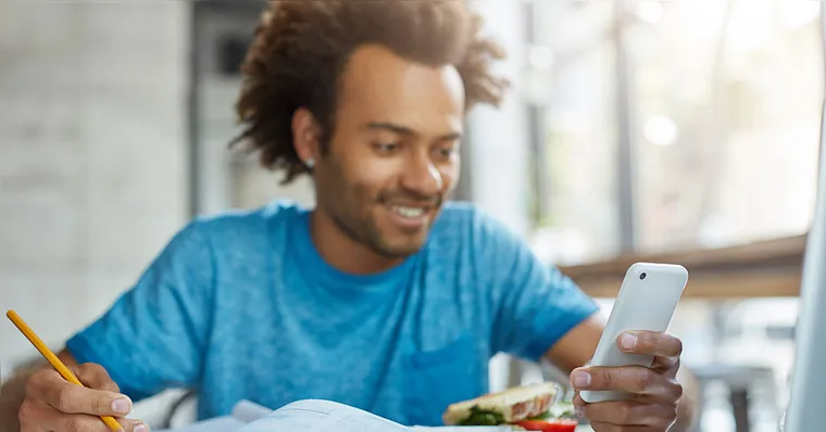 Imagem ilustrativa da notícia Celular vira ferramenta indispensável nos estudos para o ENEM