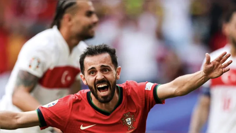 Imagem ilustrativa da notícia Portugal tem ajudinha, vence e se classifica na Euro