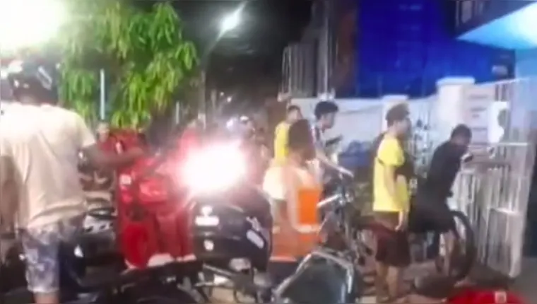 Imagem ilustrativa da notícia Vídeo: Paysandu x entregador termina em tentativa de invasão