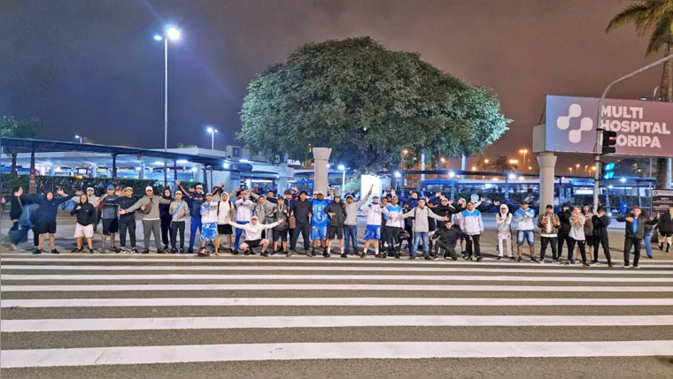 Imagem ilustrativa da notícia Vídeo: torcida do Paysandu faz festa em Florianópolis antes do jogo