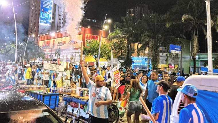 Imagem ilustrativa da notícia Confira a festa da torcida do Paysandu nos bares e na Doca