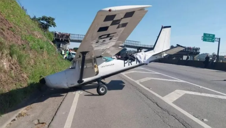 Imagem ilustrativa da notícia Avião de pequeno porte cai em movimentada via de São Paulo