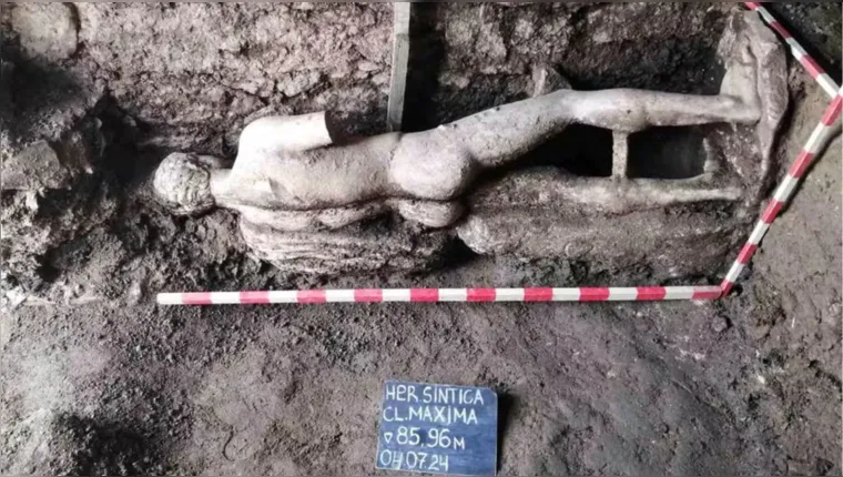 Imagem ilustrativa da notícia Estátua de 1.500 anos do deus Hermes é achada no esgoto