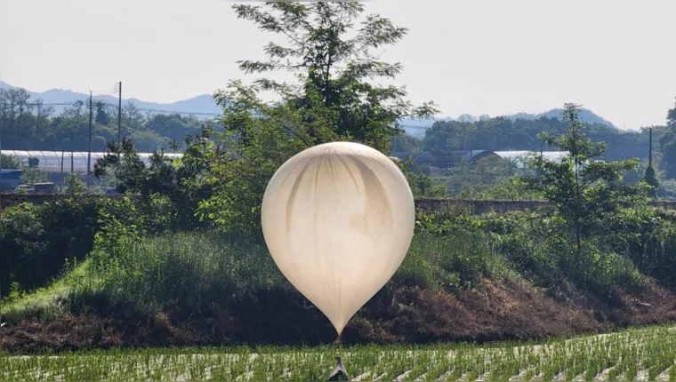 Imagem ilustrativa da notícia Balões com lixo e fezes são lançados para Coreia do Sul