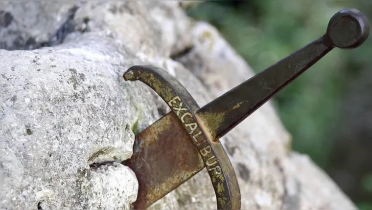 Imagem ilustrativa da notícia Excalibur: espada milenar é encontrada na Espanha