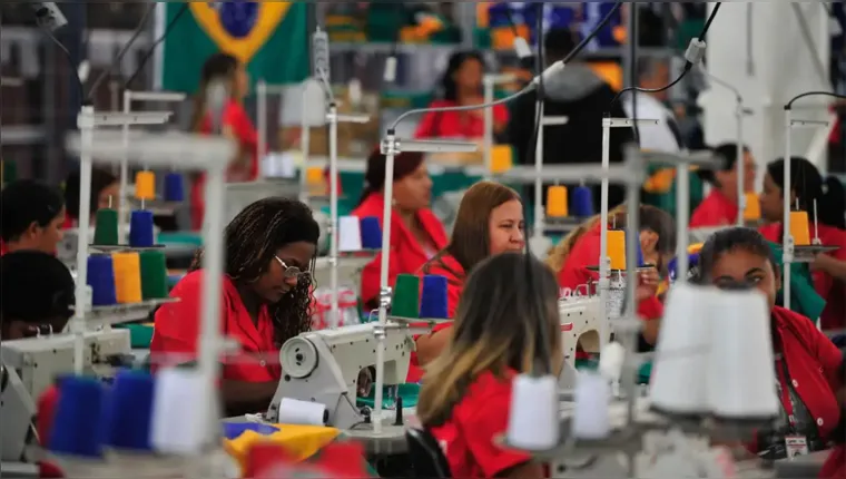 Imagem ilustrativa da notícia Brasil alcança recorde de 100 milhões de pessoas trabalhando