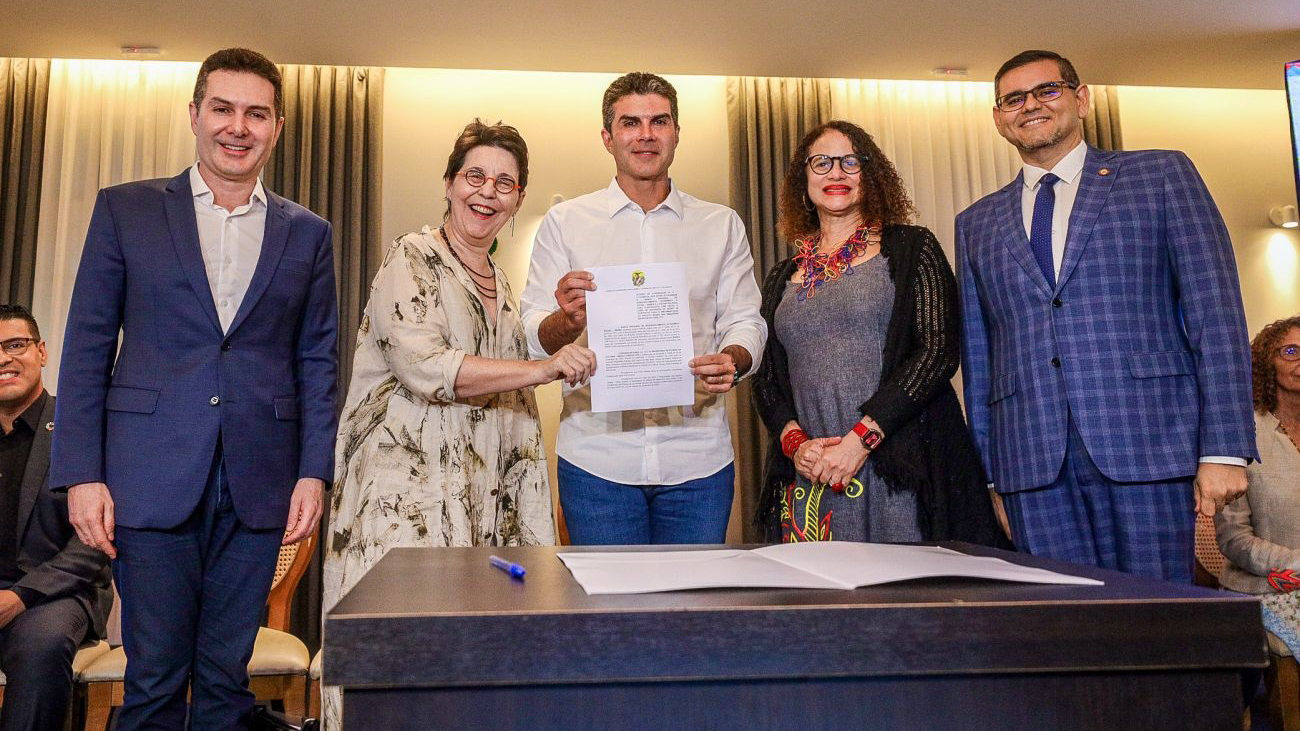Helder Barbalho ao lado de Jader Filho, ministro das Cidades, e de Luciana Santos, ministra de Ciência, Tecnologia e Inovação, anunciam a criação do museu