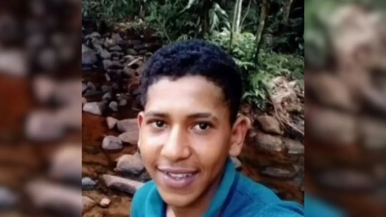 A vítima, identificada como Wilton Almeida Cruz, de 22 anos, foi socorrido no Hospital Municipal, no entanto, não resistiu aos ferimentos e veio a óbito.