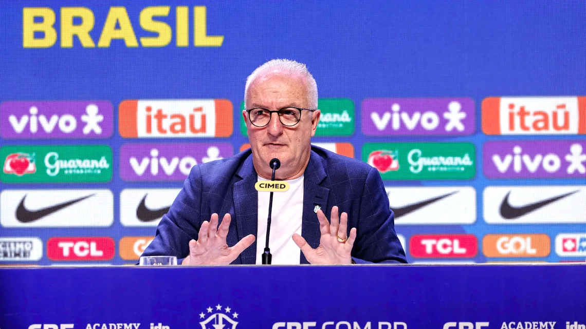 Técnico Dorival Júnior, da Seleção Brasileira