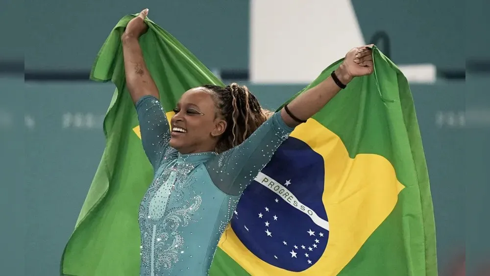 A ginasta Rebeca Andrade, que ganhou um ouro, duas pratas e um bronze, será a atleta mais premiada com R$ 826 mil.