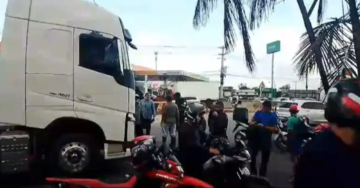 O motociclista recebeu primeiros atendimentos no local