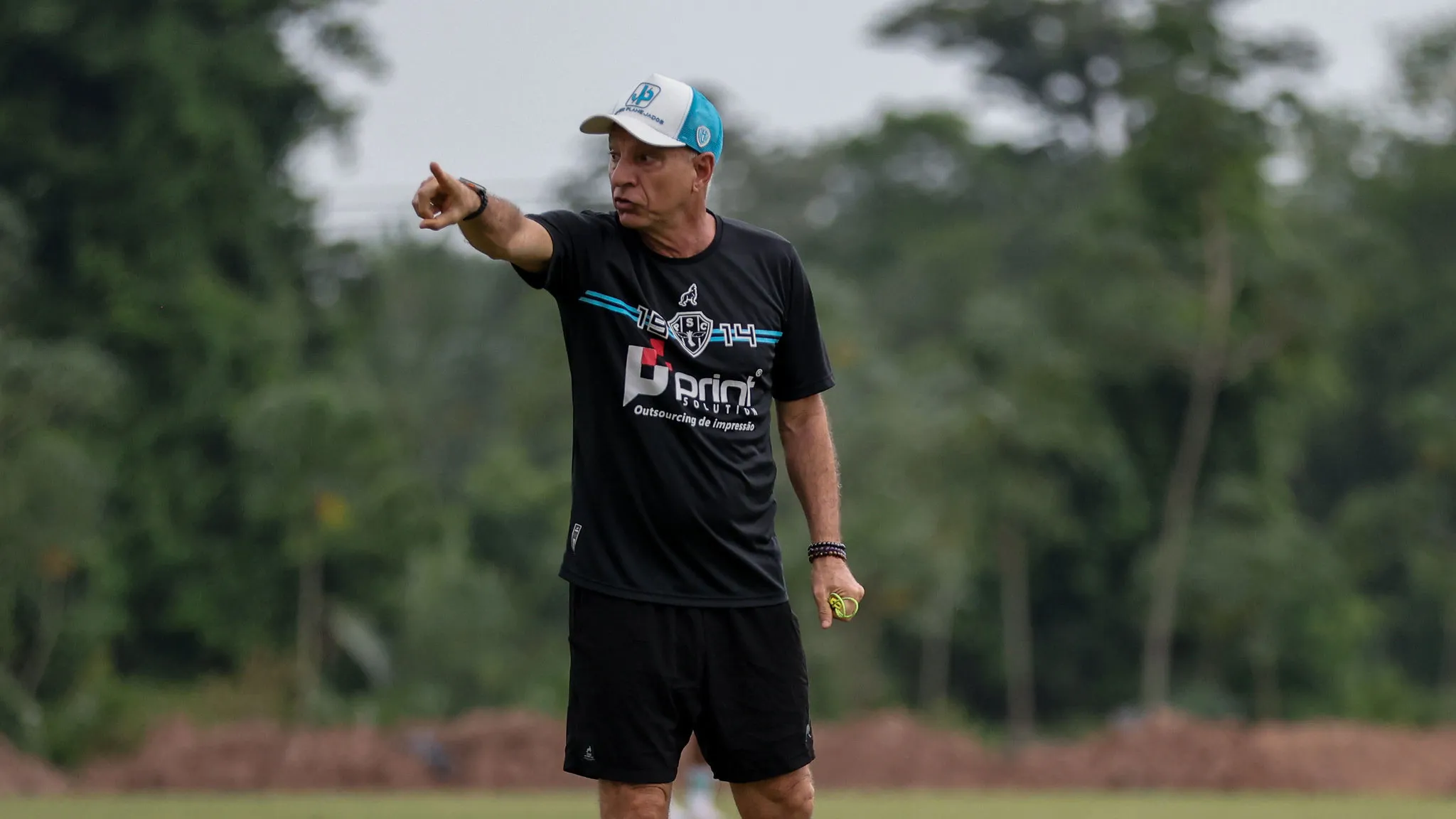 Márcio Fernandes comanda treino do Paysandu no CT Raul Aguillera.