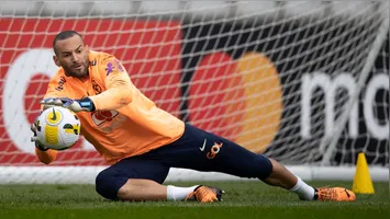 Goleiro Weverton, do Palmeiras, é convocado para a seleção no lugar de Alisson, lesionado