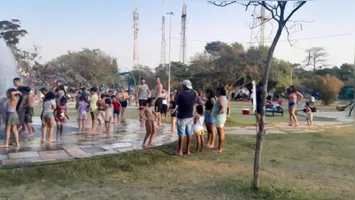 As crianças e os adolescentes são os que sentem, por mais tempo e com maior intensidade, impactos de ondas de calor, enchentes, secas, fumaças e outros eventos climáticos extremos