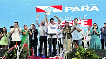O governador Helder Barbalho no evento com os servidores realizado no Mangueirinho.