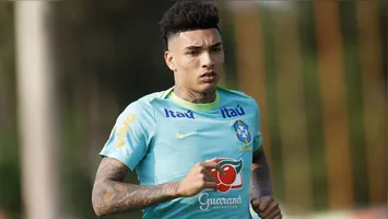 Em sua primeira convocação, Igor Jesus se destaca no primeiro treino da semana e pode estrear como titular.