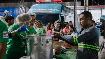 Durante a ação foram oferecidos cortes de cabelo, design de sobrancelhas, emissão de documentos, consultas médicas e odontológicas, vacinas, dentre outros serviços.