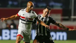 Galo marcou no fim e larga na frente no duelo contra o São Paulo, pela Copa do Brasil