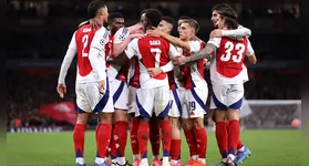 Arsenal vence o PSG e faz o dever de casa na Champions