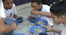 Alunos comemoraram açaí na hora da merenda