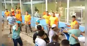 Torcedores brigam entre si dentro do estádio após derrota do Paysandu